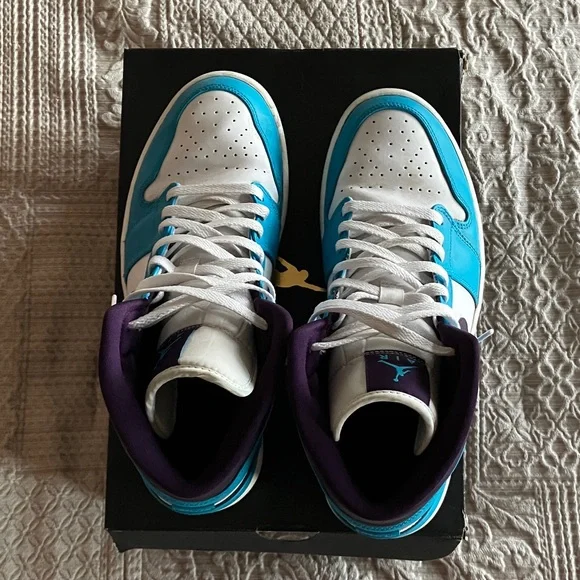 Air Jordan 1 Mid “Hornets”